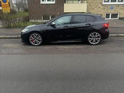 Begagnad BMW M135 306 HK (225 kW) 2023 Sapphire black Halvkombi