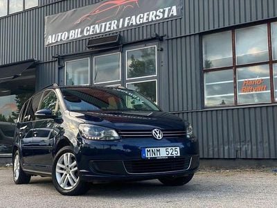 Mörkblå Begagnad 2012 VW Touran Minibuss | 89 900 kr (Marknadspris)