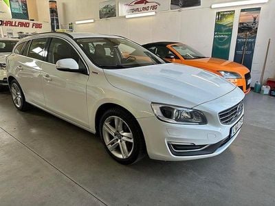 Vit Begagnad 2015 Volvo V60 Momentum Kombi | 154 900 kr (Marknadspris)