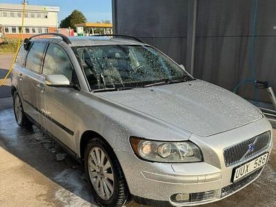 Begagnad Volvo V50 170 HK (125 kW) 2004 Silver Kombi