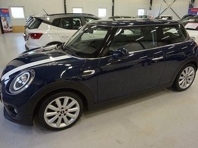 Begagnad Mini Cooper Chili 136 HK (100 kW) 2019 Blå / delläder Halvkombi