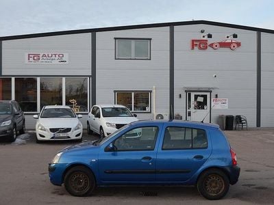 Begagnad Renault Clio R.S. 75 HK (55 kW) 2005 Blå Halvkombi