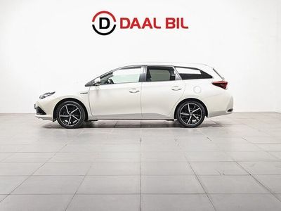 begagnad Toyota Auris Touring Sports HYBRID ECVT COMFORT KAMERA 2018, Halvkombi