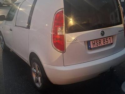 Klassisk vit Begagnad 2015 Skoda Roomster Minibuss | 49 500 kr (Bra pris)