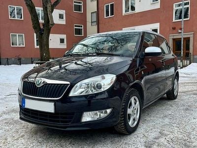 Begagnad Skoda Fabia 86 HK (63 kW) 2012 Svart med silvermetallic tak