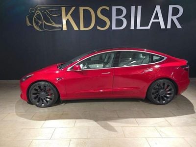 Begagnad Tesla Model 3 Performance 377 kW (513 HK) 2019 Röd Sedan