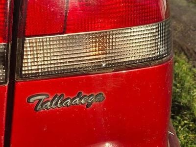 Rödmetallic Begagnad 1998 Saab 900 Halvkombi | 9 900 kr