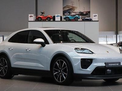 Begagnad Porsche Macan 4 Electric 289 kW (393 HK) 2024 Grå SUV