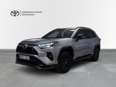 Silver Begagnad 2025 Toyota RAV4 Hybrid Sport SUV | 589 900 kr (Dyr)