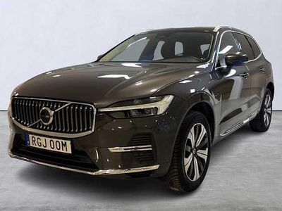Grå Begagnad 2022 Volvo XC60 Plus SUV | 469 000 kr (Marknadspris)