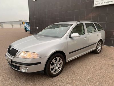 begagnad Skoda Octavia Kombi 1.6 FSI Manuell Euro 4