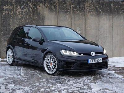 Svart Begagnad 2016 VW Golf VII R Halvkombi | 239 000 kr (Marknadspris)