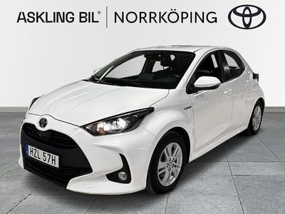 begagnad Toyota Yaris Hybrid Active Komfortpaket 2021, Halvkombi