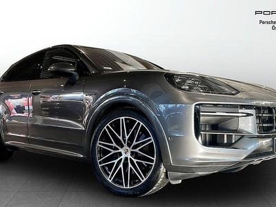 Grå Begagnad 2024 Porsche Cayenne SUV | 1 245 000 kr (Dyr)