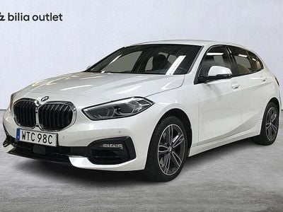 Vit Begagnad 2020 BMW 118 Sport Line Halvkombi | 189 900 kr (Marknadspris)