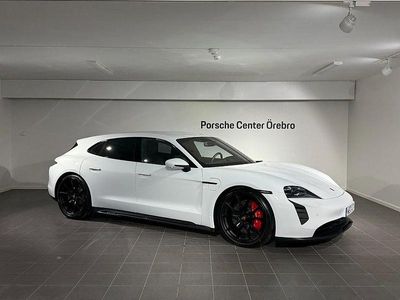 Vit Begagnad 2022 Porsche Taycan Sport Turismo Kombi | 839 000 kr