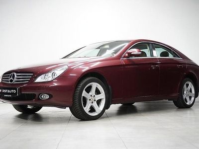 Röd Begagnad 2005 Mercedes CLS500 Sportkupé | 124 900 kr