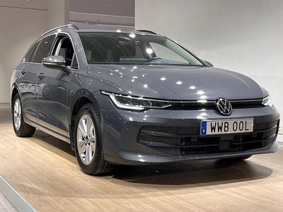 Dolphin grey metallic Begagnad 2025 VW Golf VIII Kombi | 309 900 kr (Marknadspris)