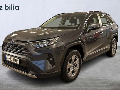 Mörkgrå Begagnad 2022 Toyota RAV4 Hybrid Active SUV | 339 800 kr (Marknadspris)