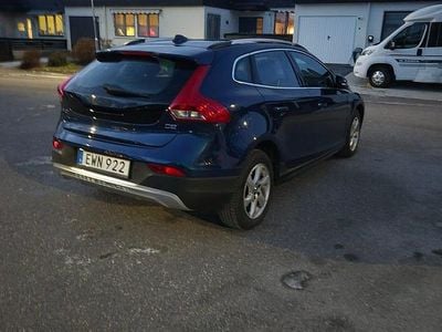 Begagnad 2015 Volvo V40 Ocean Race Halvkombi | 110 000 kr (Marknadspris)