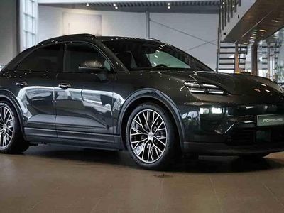 Grå Begagnad 2025 Porsche Macan SUV | 1 048 900 kr (Lite dyr)