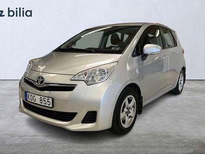 begagnad Toyota Verso-S 1.33 Dual VVT-i 1.33 CVT PLUS VINTERHJUL MOTORVÄRMARE AUTOMAT 2013 Silver