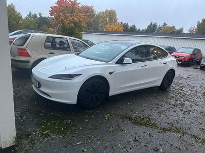Frost white Begagnad 2024 Tesla Model 3 Long Range AWD Sedan | 565 000 kr