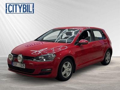Röd Begagnad 2013 VW Golf VII Halvkombi | 84 900 kr (Marknadspris)
