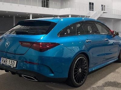 Blå Begagnad 2024 Mercedes CLA200 Shooting Brake AMG Kombi | 369 000 kr (Marknadspris)