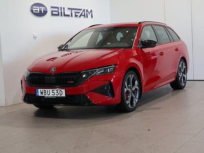 Röd (velvet red metallic) Begagnad 2024 Skoda Octavia RS Kombi | 459 900 kr (Dyr)