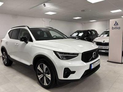 Vit Begagnad 2022 Volvo XC40 Plus SUV | 409 900 kr (Marknadspris)