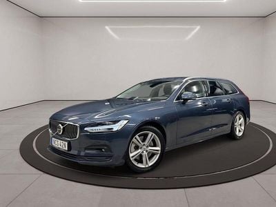 Blå Begagnad 2021 Volvo V90 Momentum Kombi | 345 900 kr (Marknadspris)