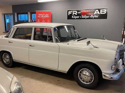 Vit Begagnad 1966 Mercedes 200 Sedan | 99 500 kr