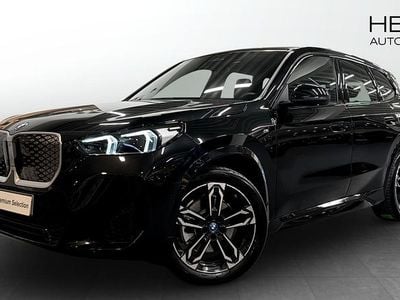 Svart (black sapphire metallic) Begagnad 2025 BMW iX1 Comfort Edition SUV | 598 700 kr