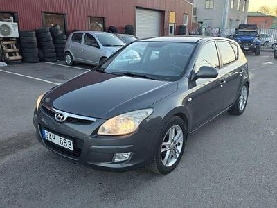 Grå Begagnad 2008 Hyundai i30 Halvkombi | 22 900 kr (Marknadspris)