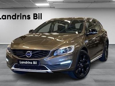Brun Begagnad 2016 Volvo V60 CC Summum Kombi | 219 000 kr (Dyr)