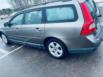 Begagnad 2008 Volvo V70 Kombi | 37 000 kr (Marknadspris)