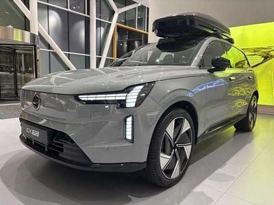 Grå Begagnad 2024 Volvo EX90 Performance SUV | 979 900 kr (Marknadspris)