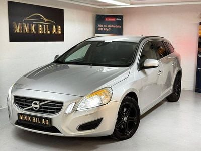 Grå Begagnad 2012 Volvo V60 Momentum Kombi | 79 900 kr (Marknadspris)
