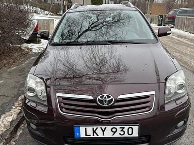 Begagnad Toyota Avensis 147 HK (108 kW) 2007 Brun Kombi