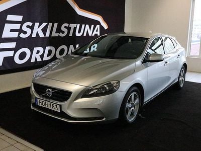 Begagnad Volvo V40 Momentum 190 HK (139 kW) 2014 Silver Halvkombi