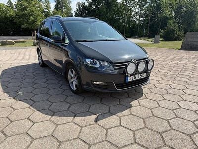 Begagnad VW Sharan 141 HK (103 kW) 2014 Mörkgrå Minibuss