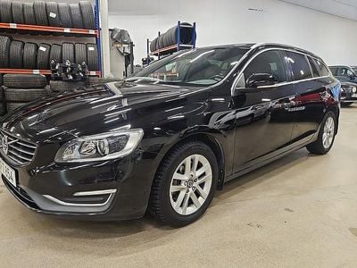 Svart Begagnad 2014 Volvo V60 Summum Kombi | 109 900 kr (Marknadspris)