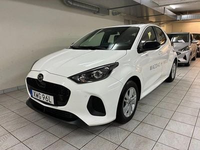 Vit Begagnad 2024 Mazda 2 Exclusive-Line Halvkombi | 239 000 kr (Marknadspris)