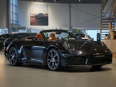 Svart Begagnad 2025 Porsche 911 Carrera Cab | 1 689 000 kr