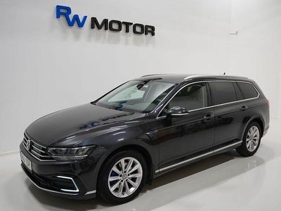 Mörkgrå Begagnad 2020 VW Passat GTE Kombi | 208 900 kr (Marknadspris)
