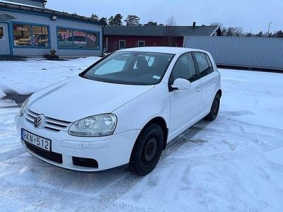 Begagnad VW Golf VI Trendline 102 HK (75 kW) 2008 Vit Halvkombi
