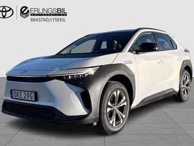 Vit Begagnad 2023 Toyota bZ4X Style SUV | 359 000 kr (Marknadspris)