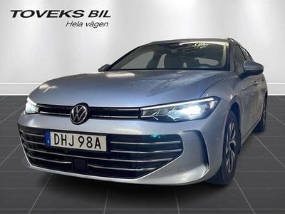 Silver (oyster silver metallic) Begagnad 2024 VW Passat Business Kombi | 329 900 kr (Dyr)