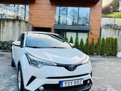 Pärlemorvit Begagnad 2017 Toyota C-HR Executive SUV | 189 000 kr (Bra pris)